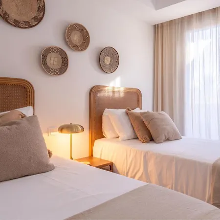 Apartment Stylish Boutique 2-bedroom Penthouse Near *