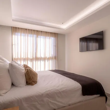 Stylish Boutique 2-bedroom Penthouse Near Apartment