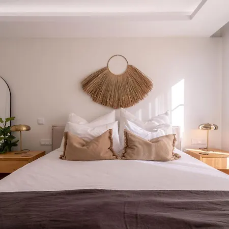 Stylish Boutique 2-bedroom Penthouse Near Apartamento Estepona