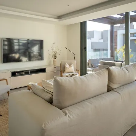 Stylish Boutique 2-bedroom Penthouse Near Apartment