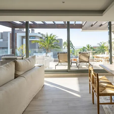 Stylish Boutique 2-bedroom Penthouse Near Apartment *