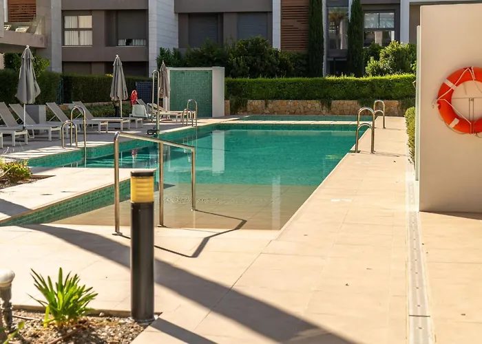 Stylish Boutique 2-bedroom Penthouse Near * Estepona