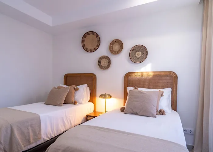 Stylish Boutique 2-bedroom Penthouse Near Apartament Estepona