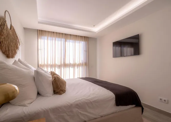 Stylish Boutique 2-bedroom Penthouse Near Apartment