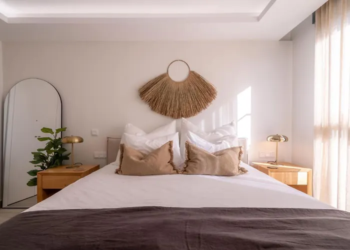 Stylish Boutique 2-bedroom Penthouse Near Apartament Estepona