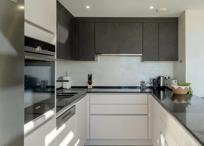 Apartament Stylish Boutique 2-bedroom Penthouse Near