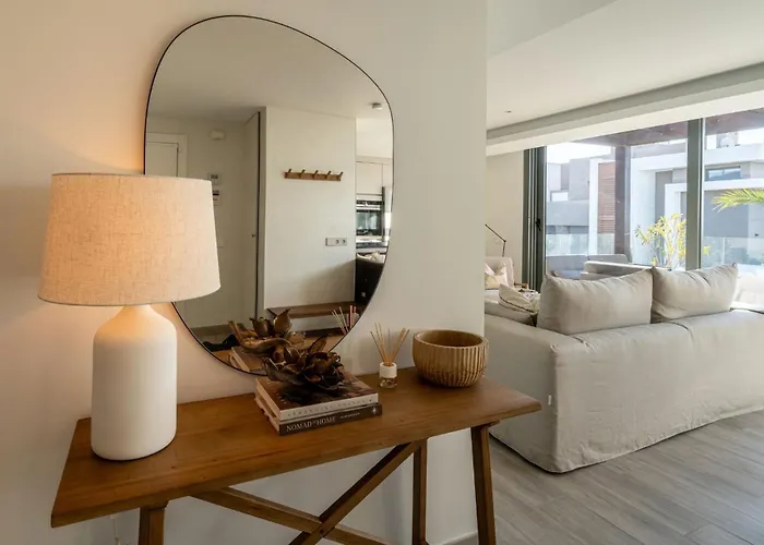 Apartment Stylish Boutique 2-bedroom Penthouse Near *