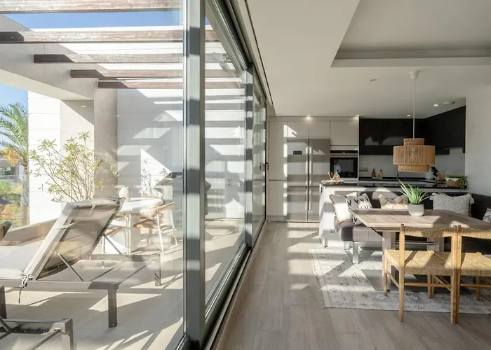 Stylish Boutique 2-bedroom Penthouse Near