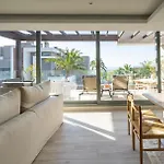 Stylish Boutique 2-bedroom Penthouse Near Διαμέρισμα *