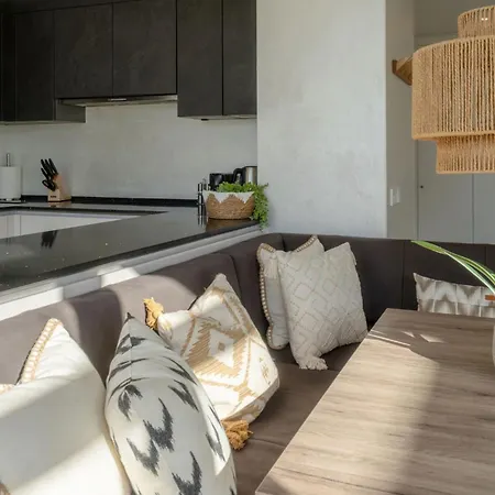 Stylish Boutique 2-bedroom Penthouse Near شقة