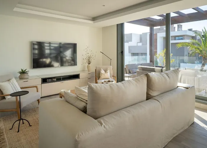 Stylish Boutique 2-bedroom Penthouse Near Appartement